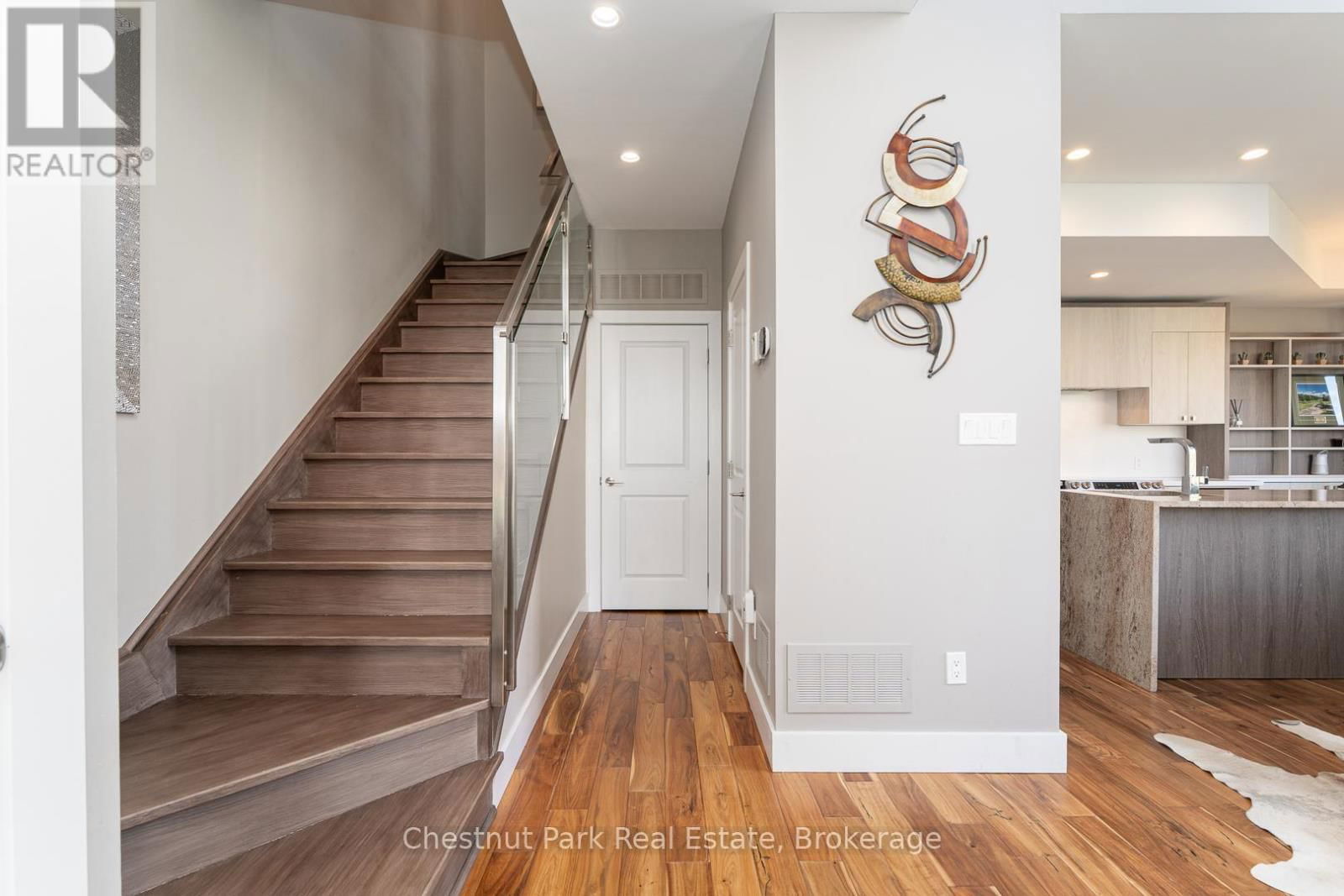 34 CARRICK TRAIL Image 18