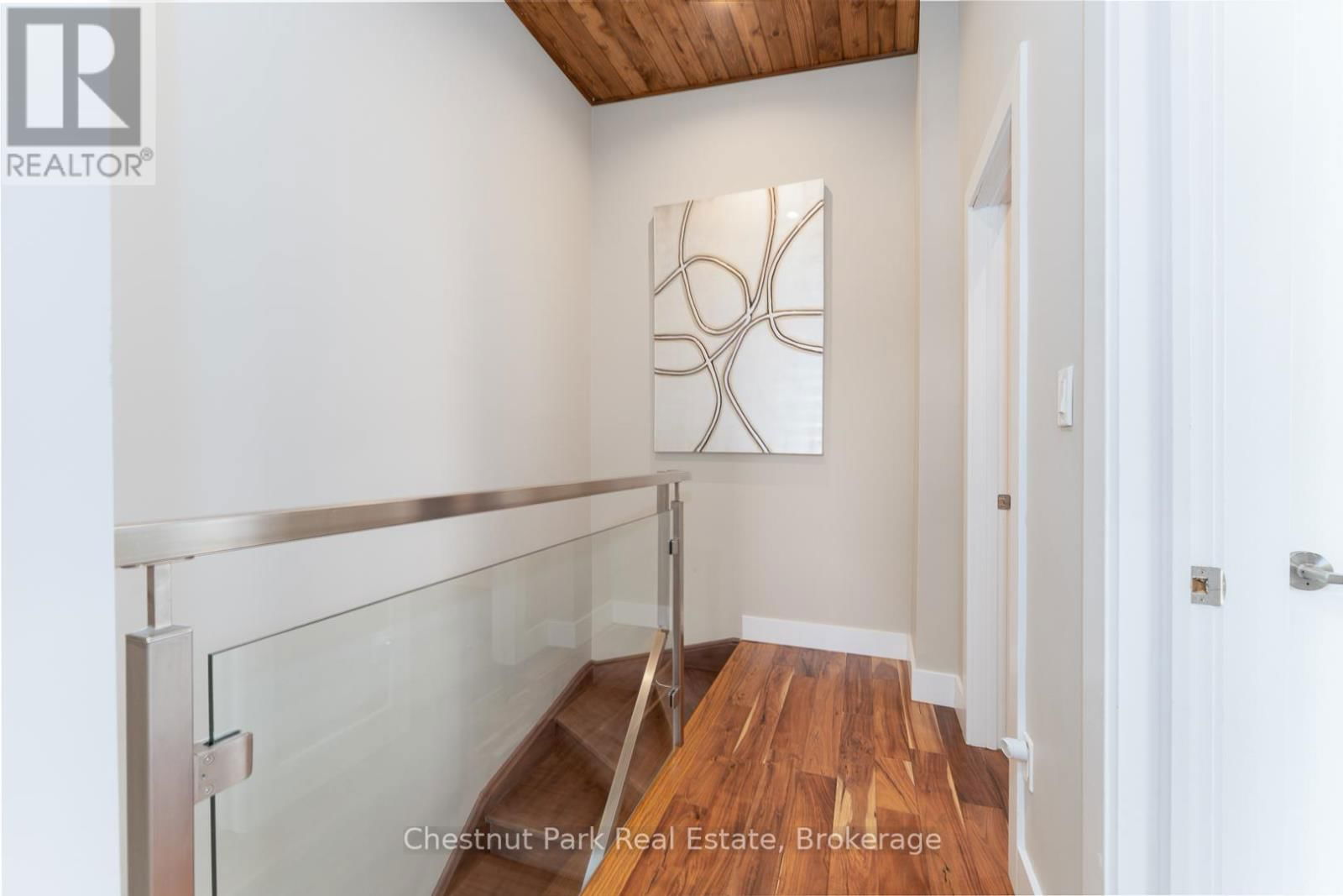 34 CARRICK TRAIL Image 19