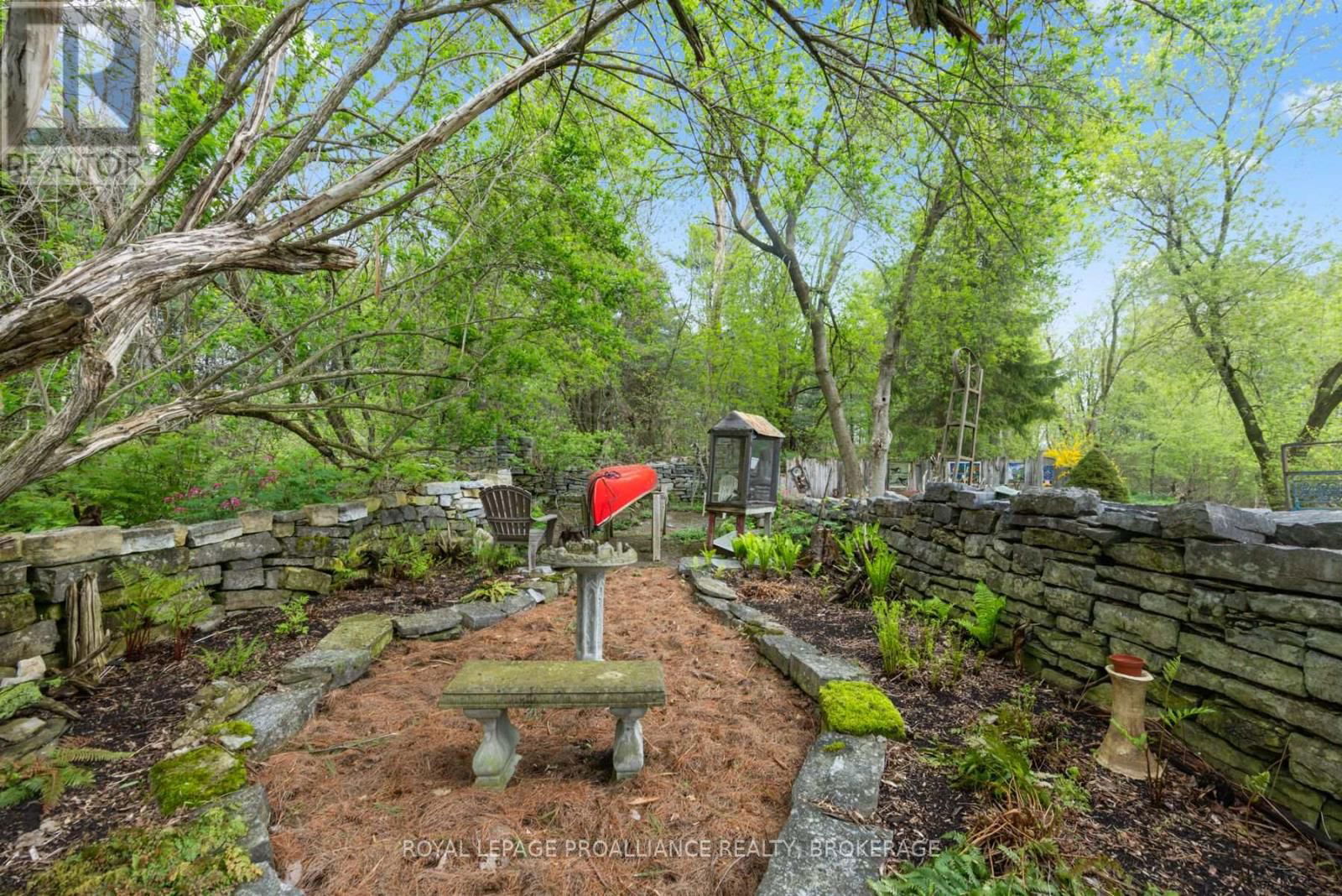 2078 SUNBURY ROAD Image 12