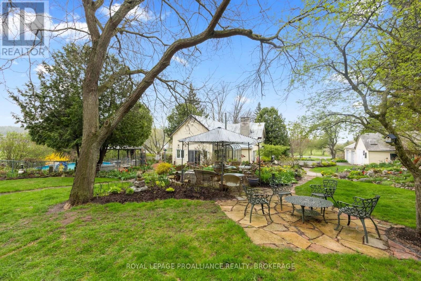 2078 SUNBURY ROAD Image 13