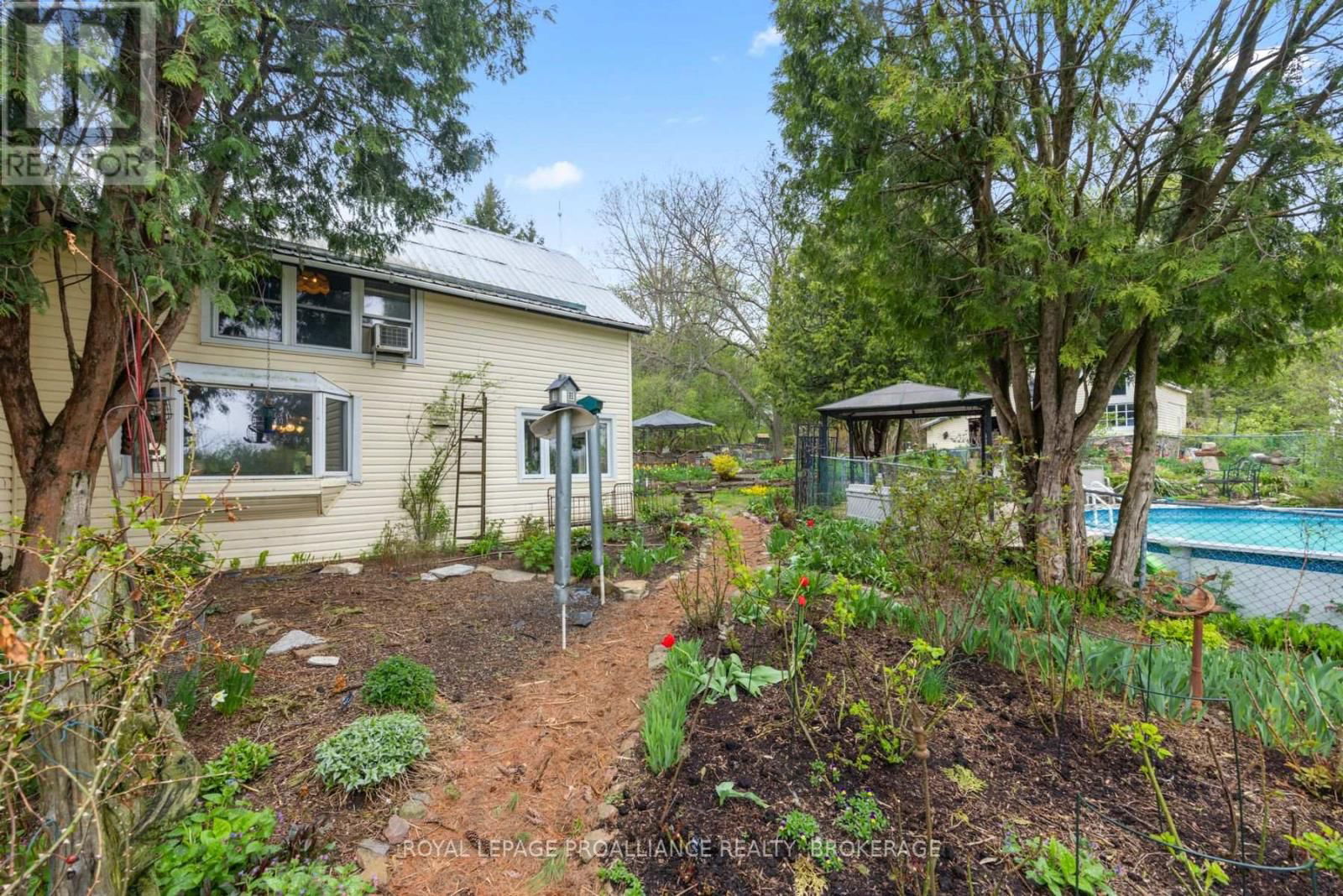 2078 SUNBURY ROAD Image 14