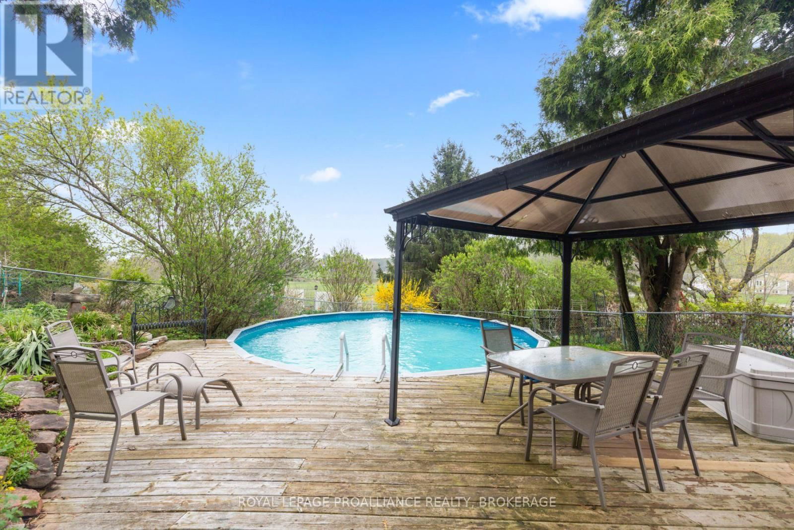 2078 SUNBURY ROAD Image 15
