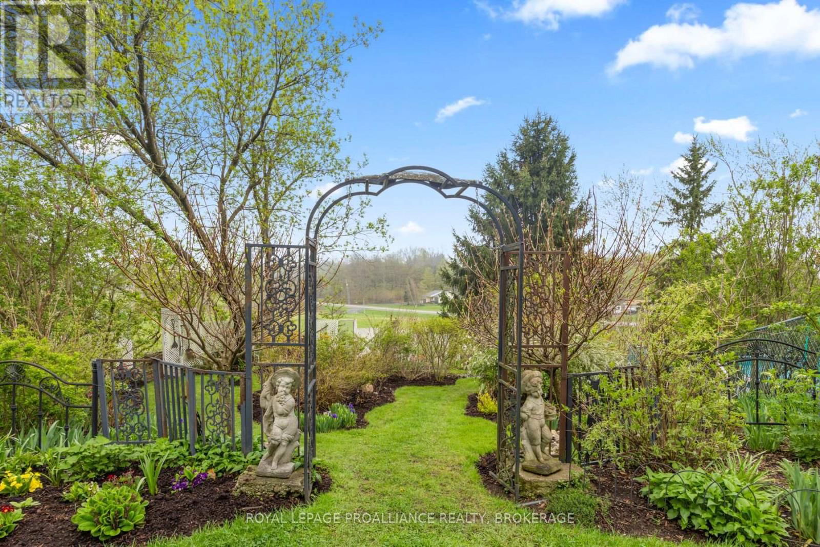 2078 SUNBURY ROAD Image 17