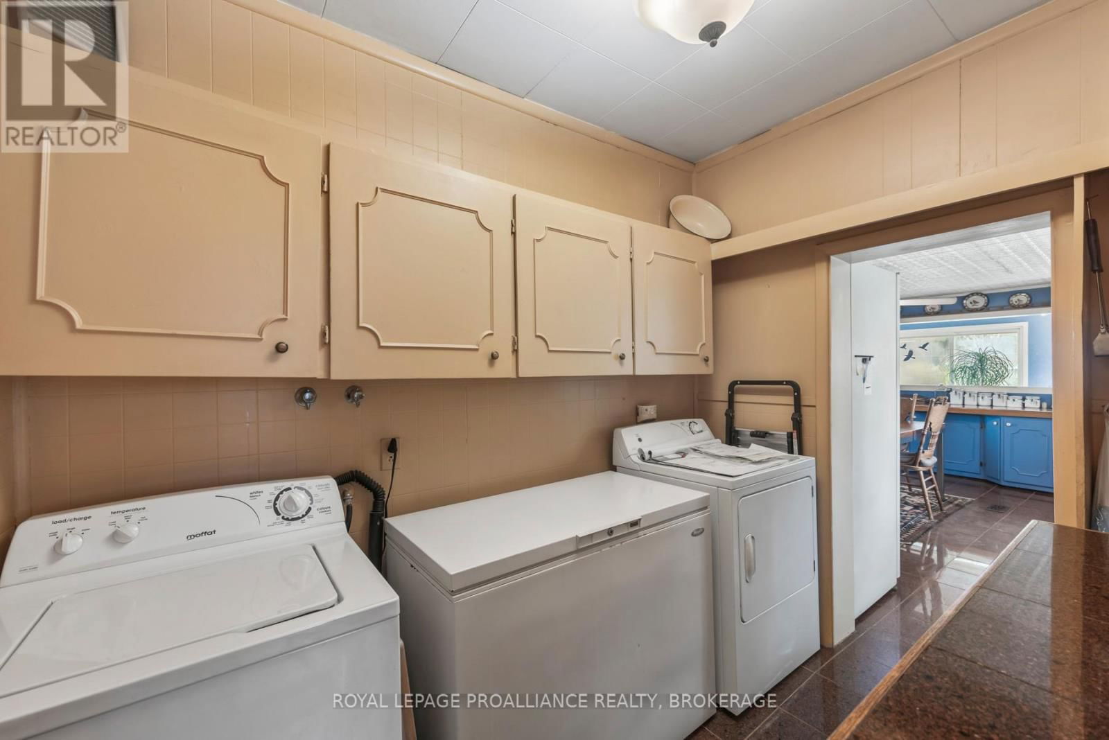 2078 SUNBURY ROAD Image 26