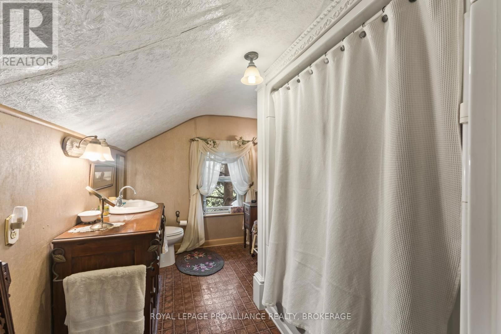 2078 SUNBURY ROAD Image 42