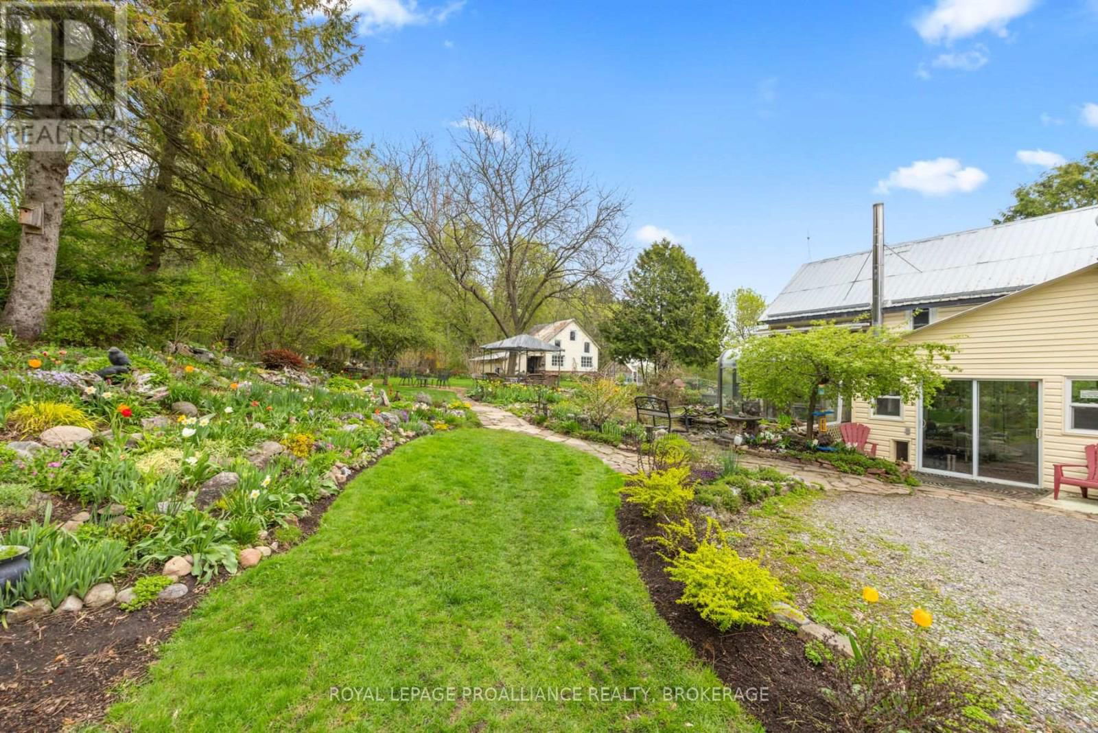 2078 SUNBURY ROAD Image 6