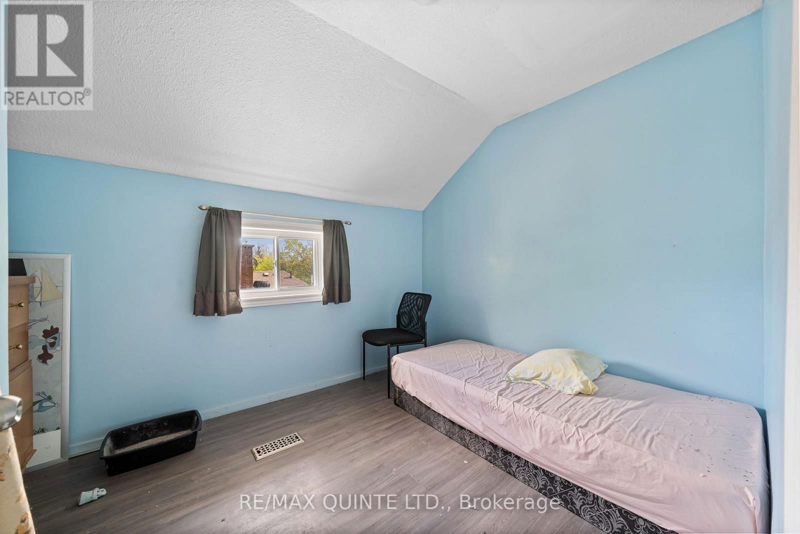 90 GORDON STREET Image 15