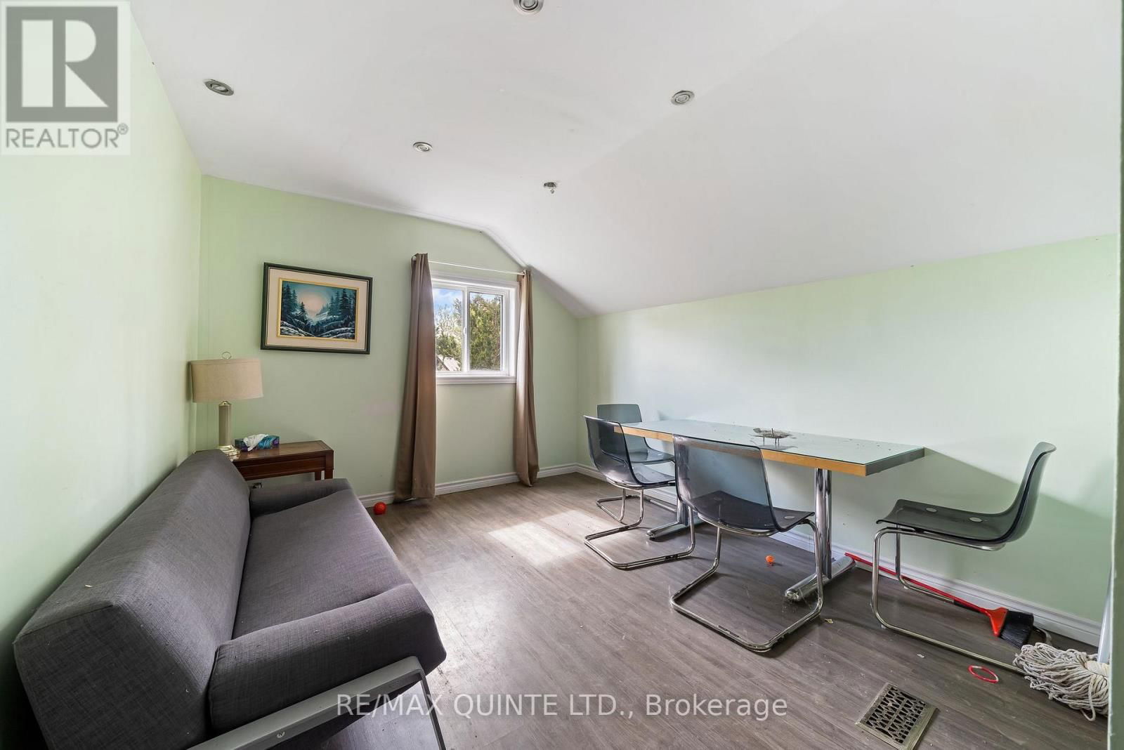 90 GORDON STREET Image 17