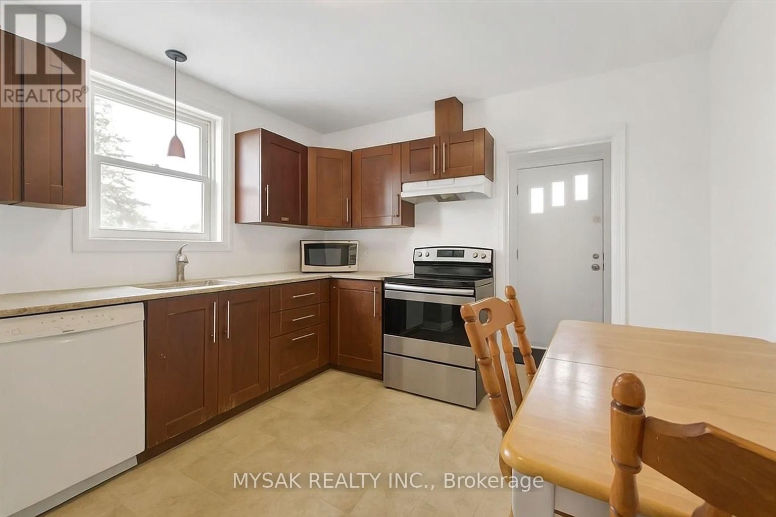 17 WEST 3RD STREET Image 3