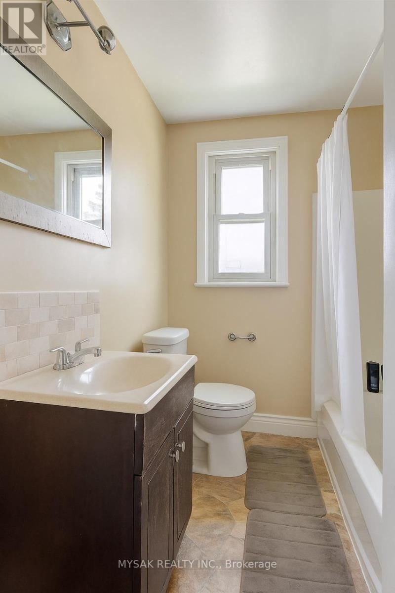 17 WEST 3RD STREET Image 4