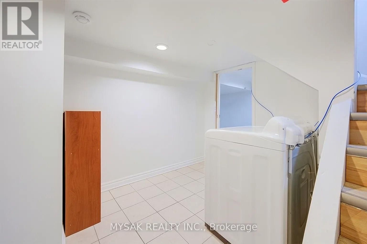 17 WEST 3RD STREET Image 6