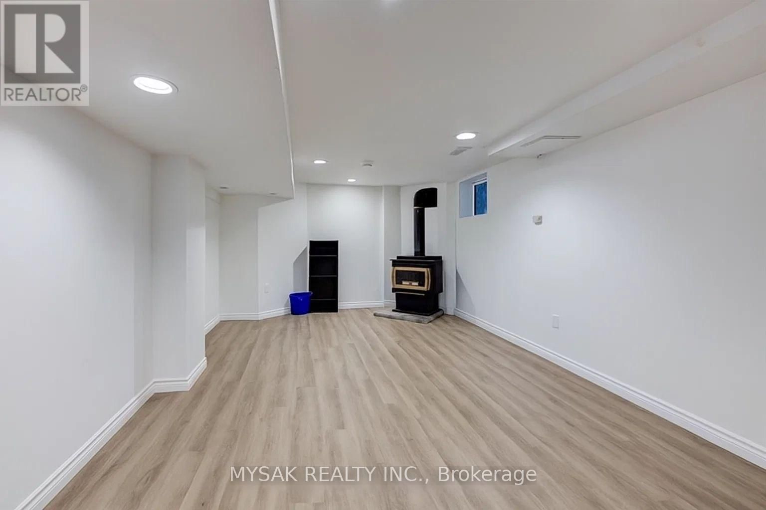 17 WEST 3RD STREET Image 7