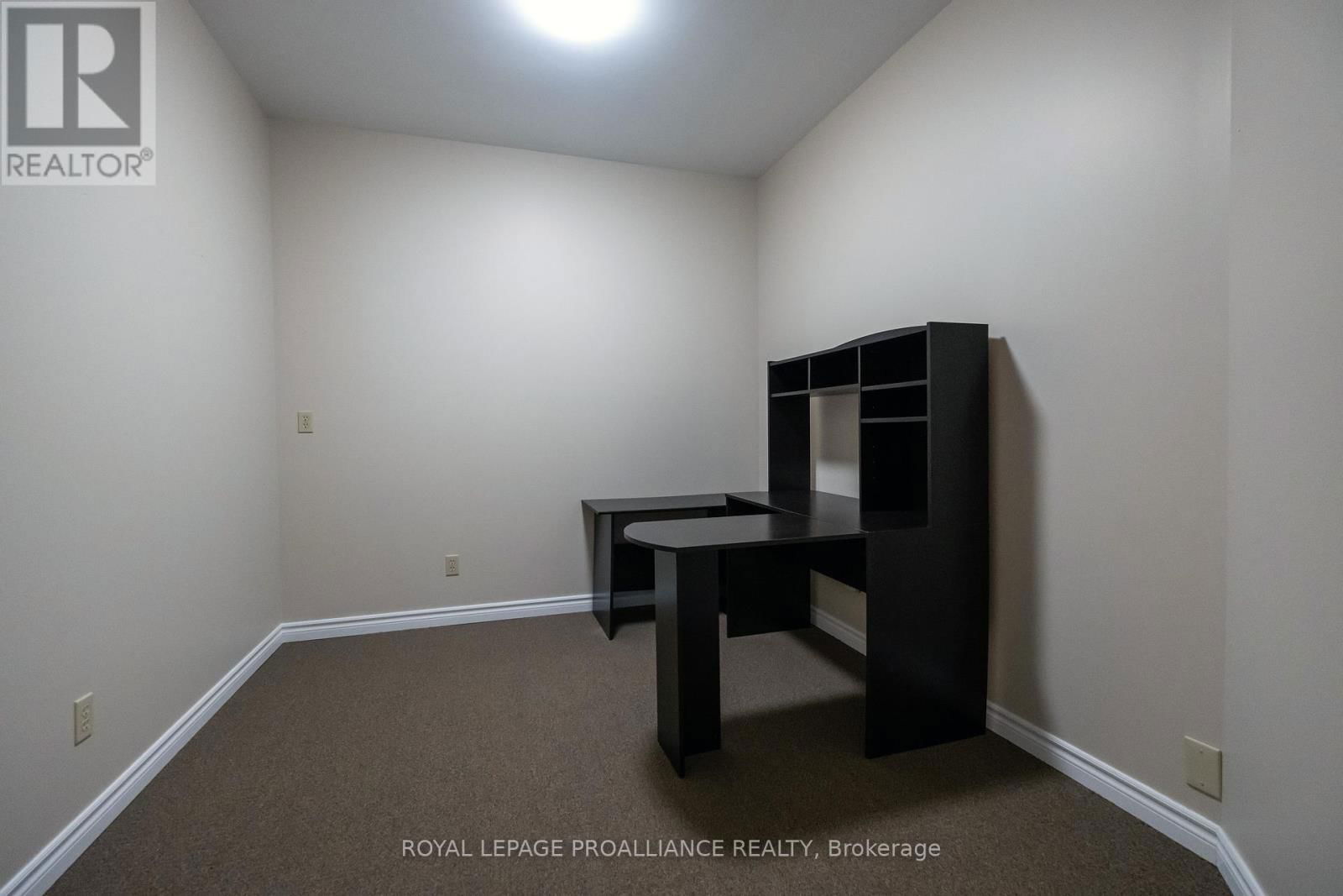 320 SIDNEY STREET Image 21