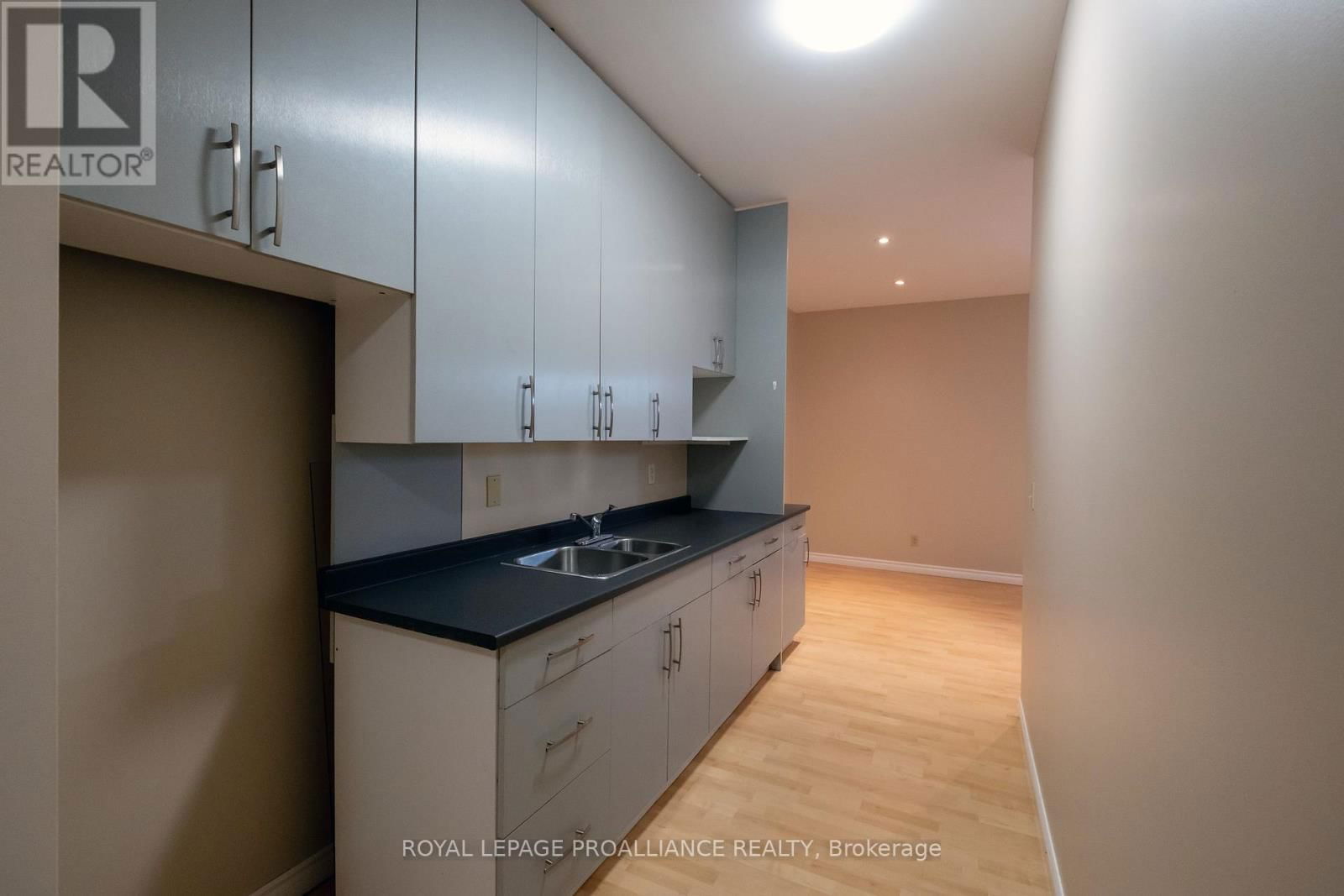 320 SIDNEY STREET Image 23