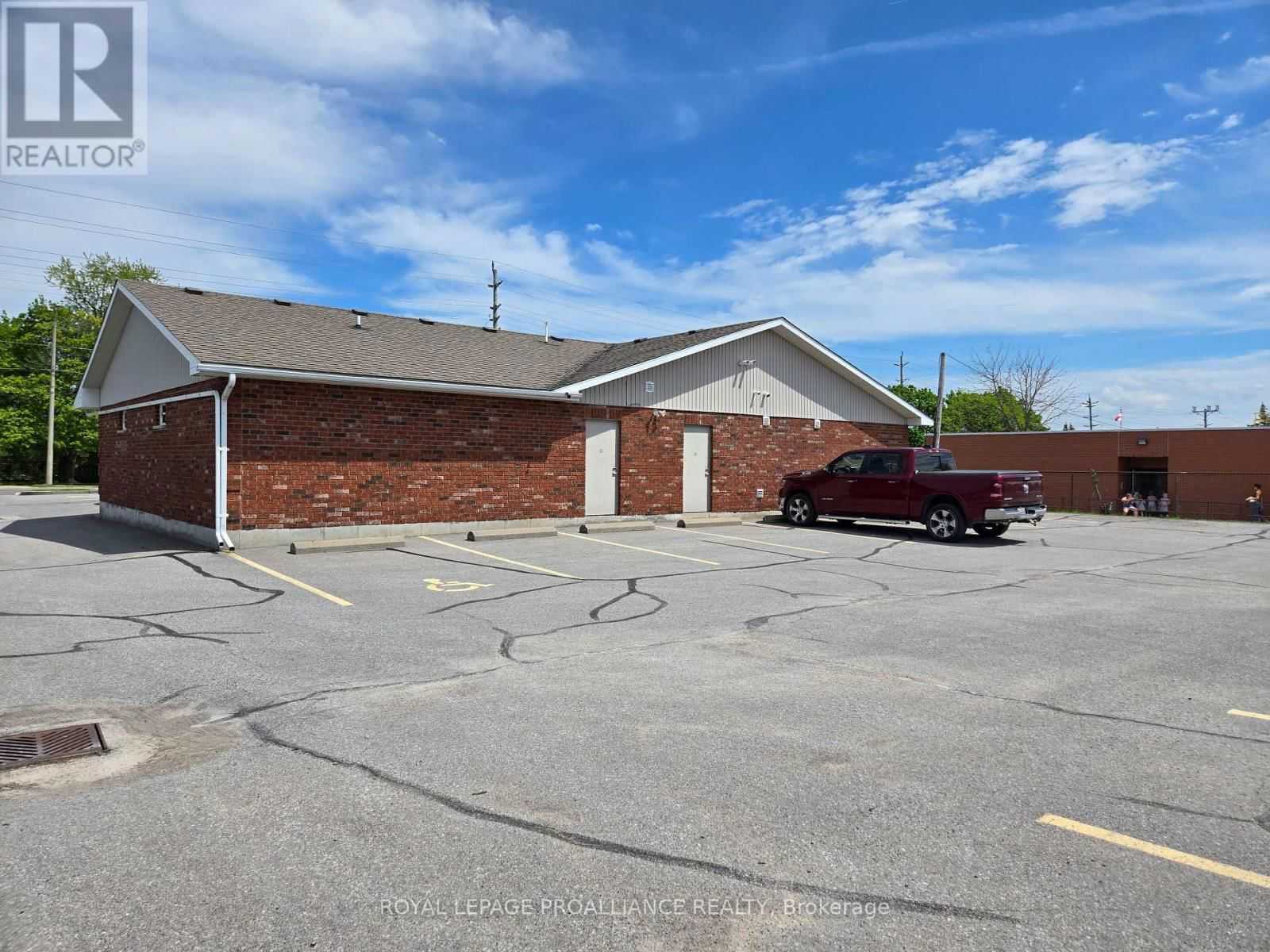 320 SIDNEY STREET Image 4