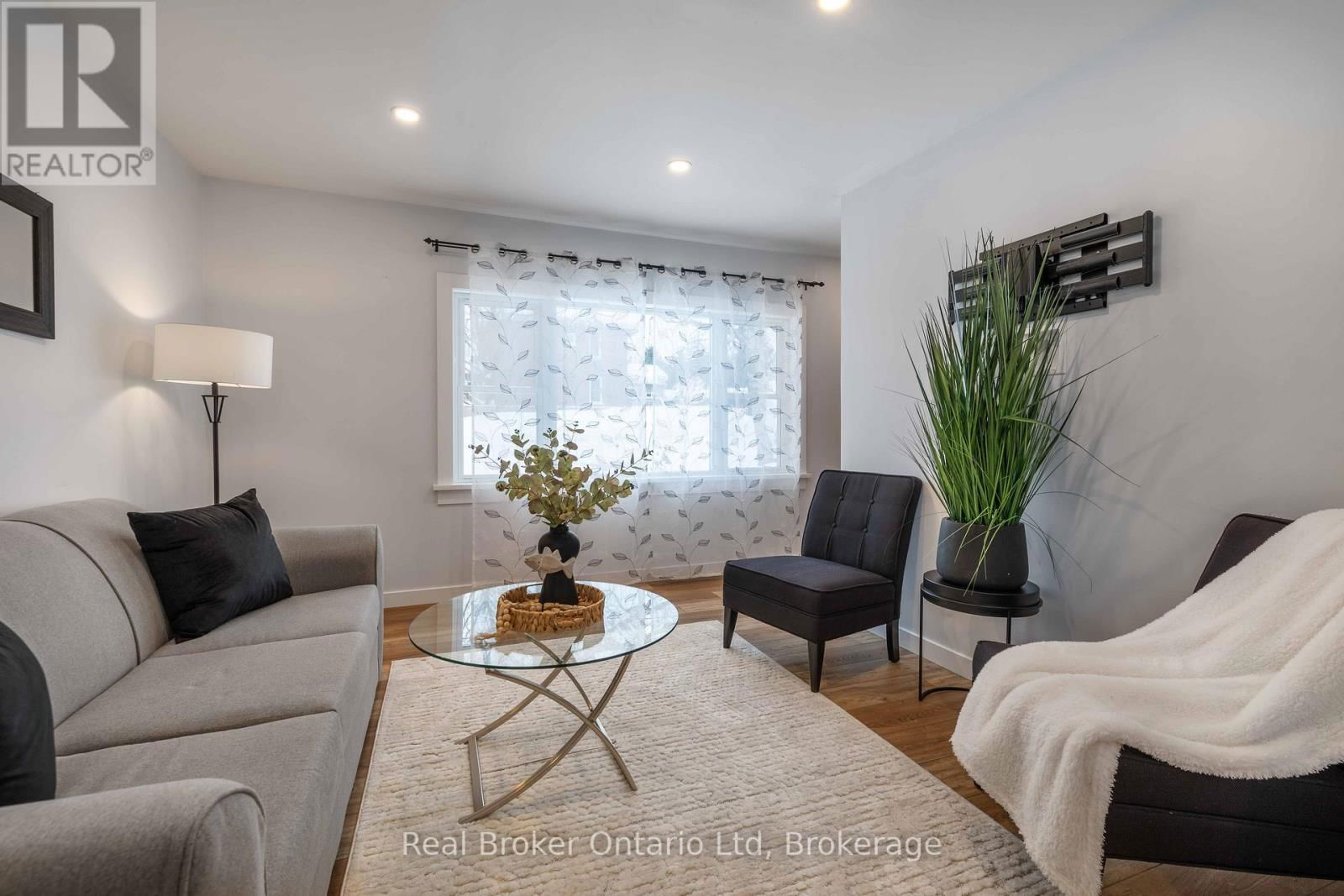1805 3RD AVENUE WEST Image 4