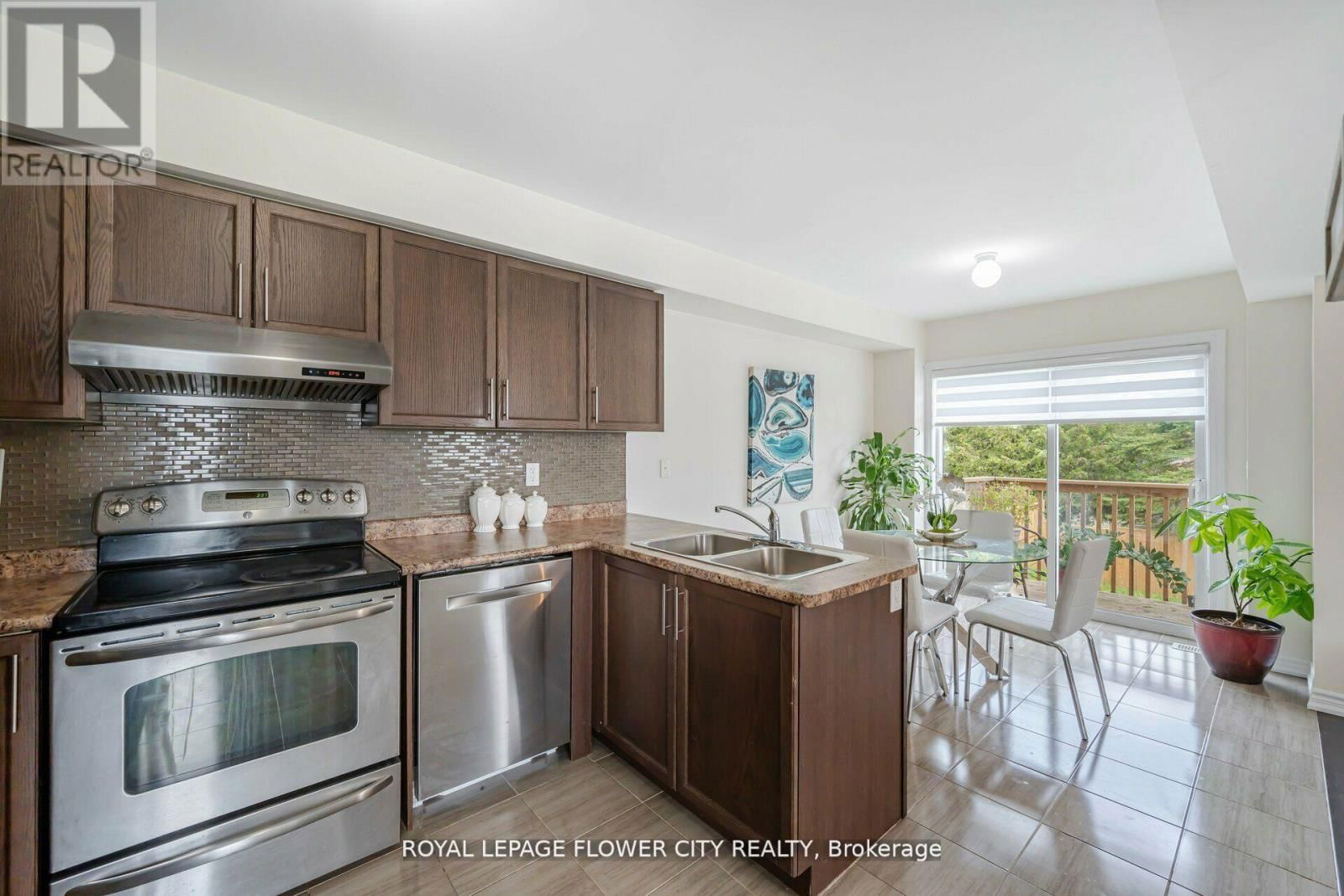 89 TODD CRESCENT Image 12