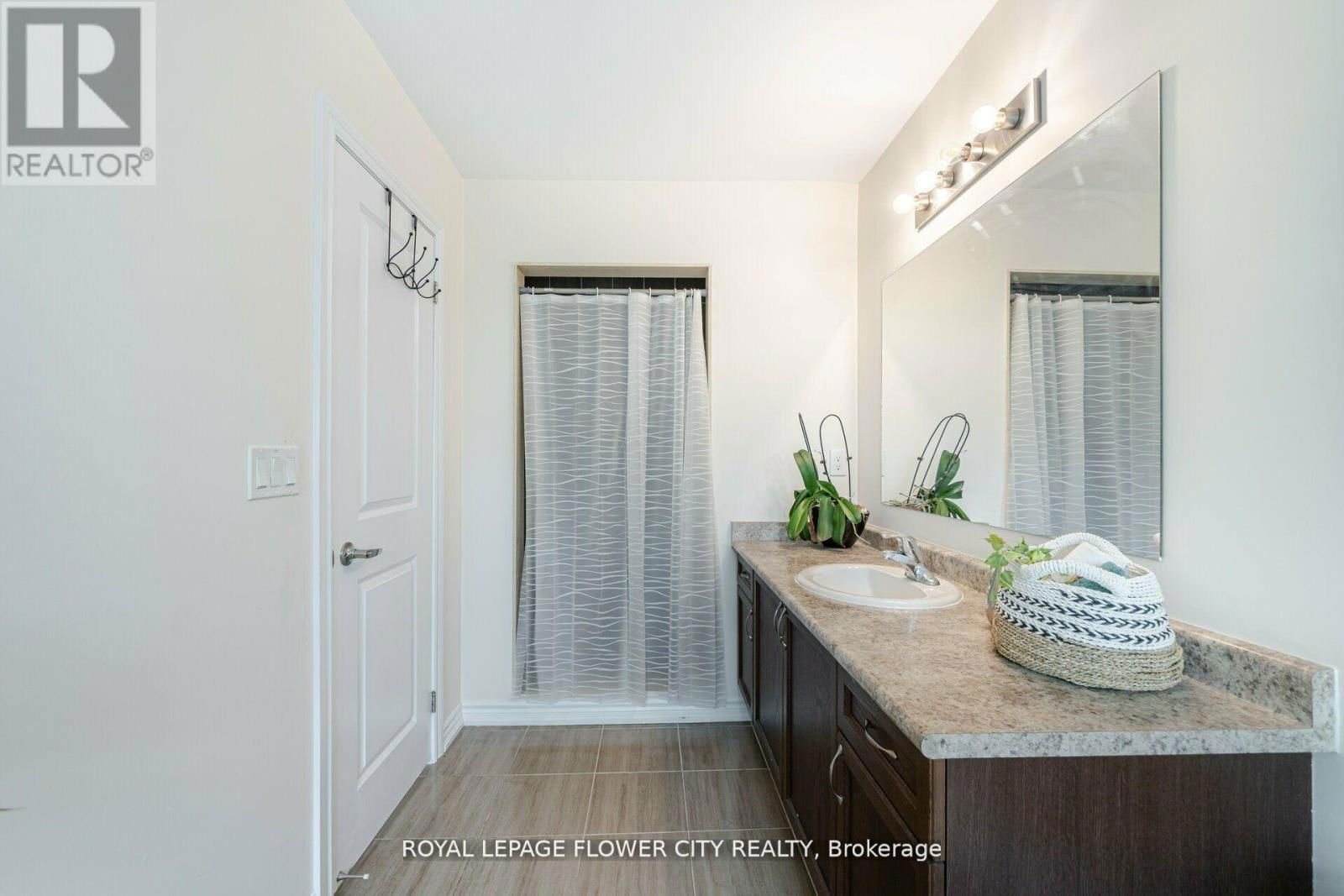 89 TODD CRESCENT Image 23