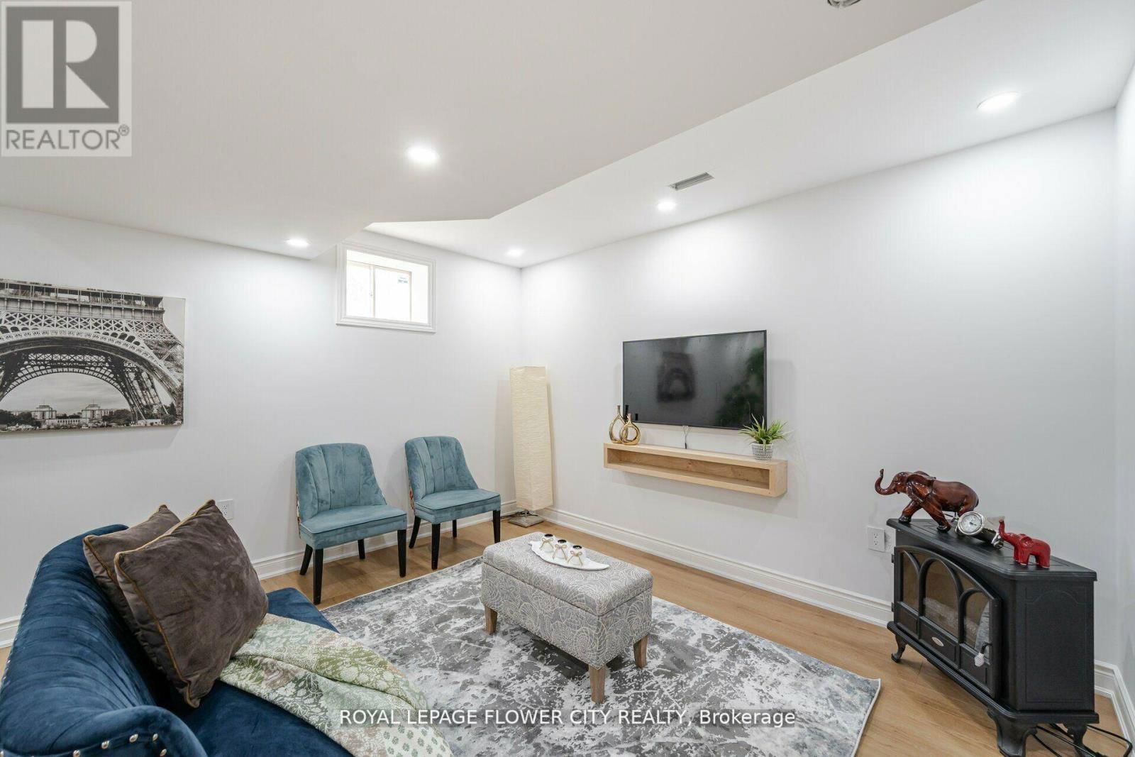 89 TODD CRESCENT Image 32