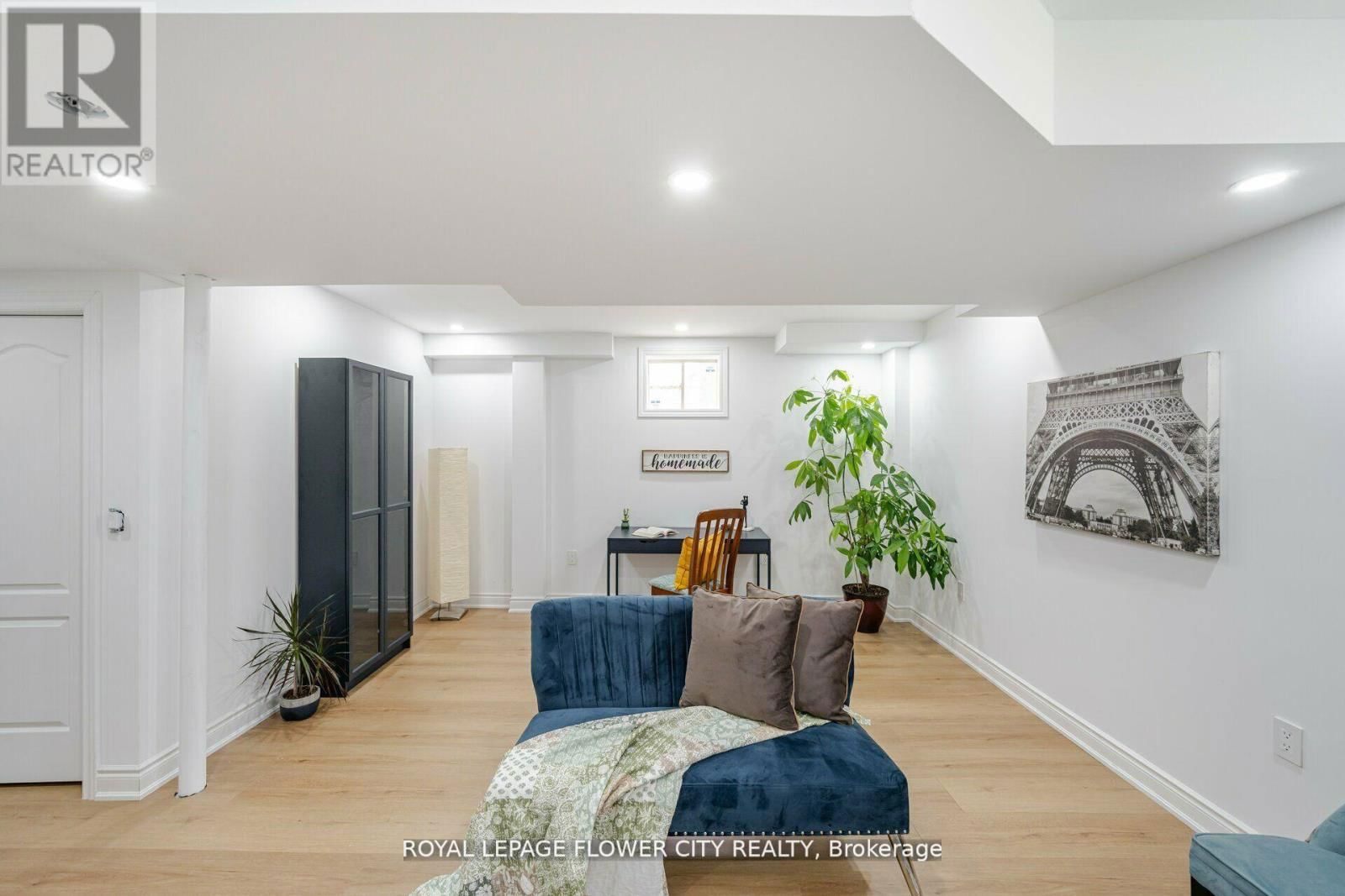89 TODD CRESCENT Image 33