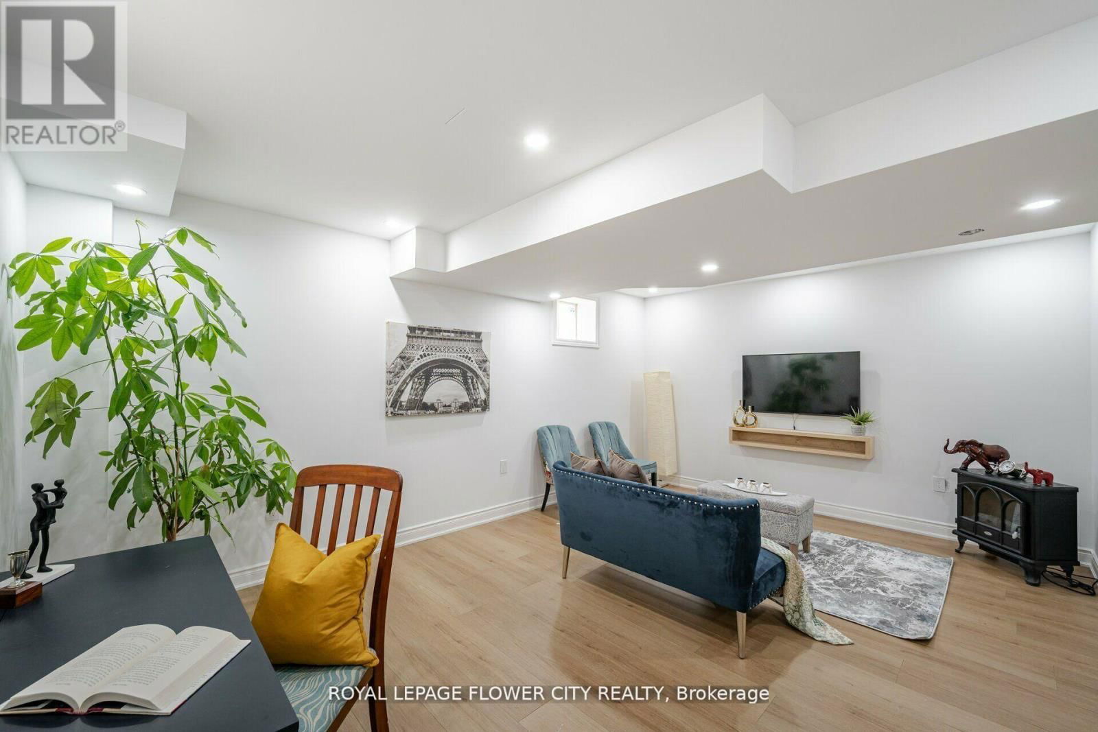 89 TODD CRESCENT Image 34