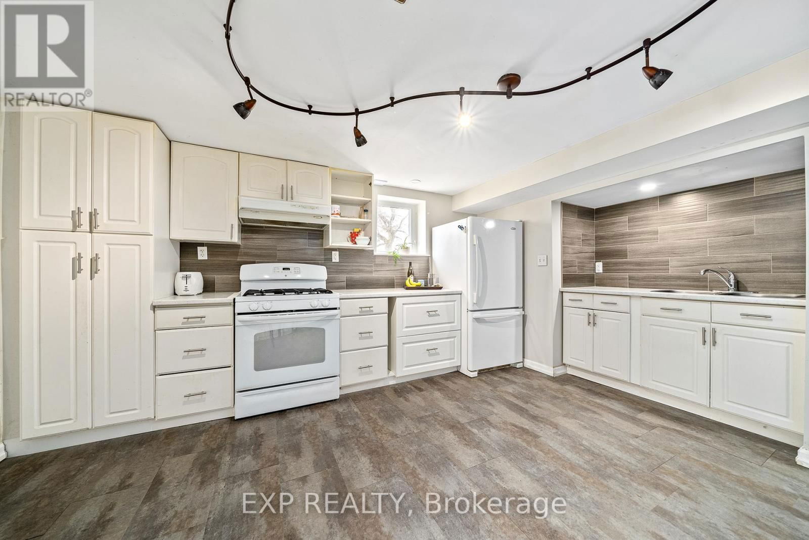 13445 LOYALIST PARKWAY Image 14
