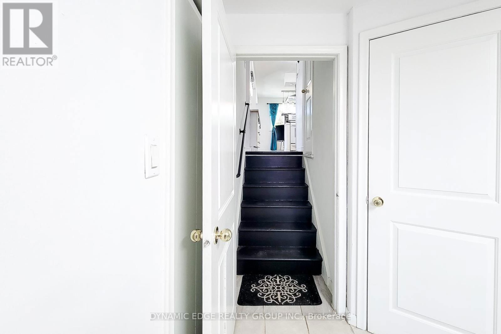 100 MOUNTAIN AVENUE NORTH Image 33