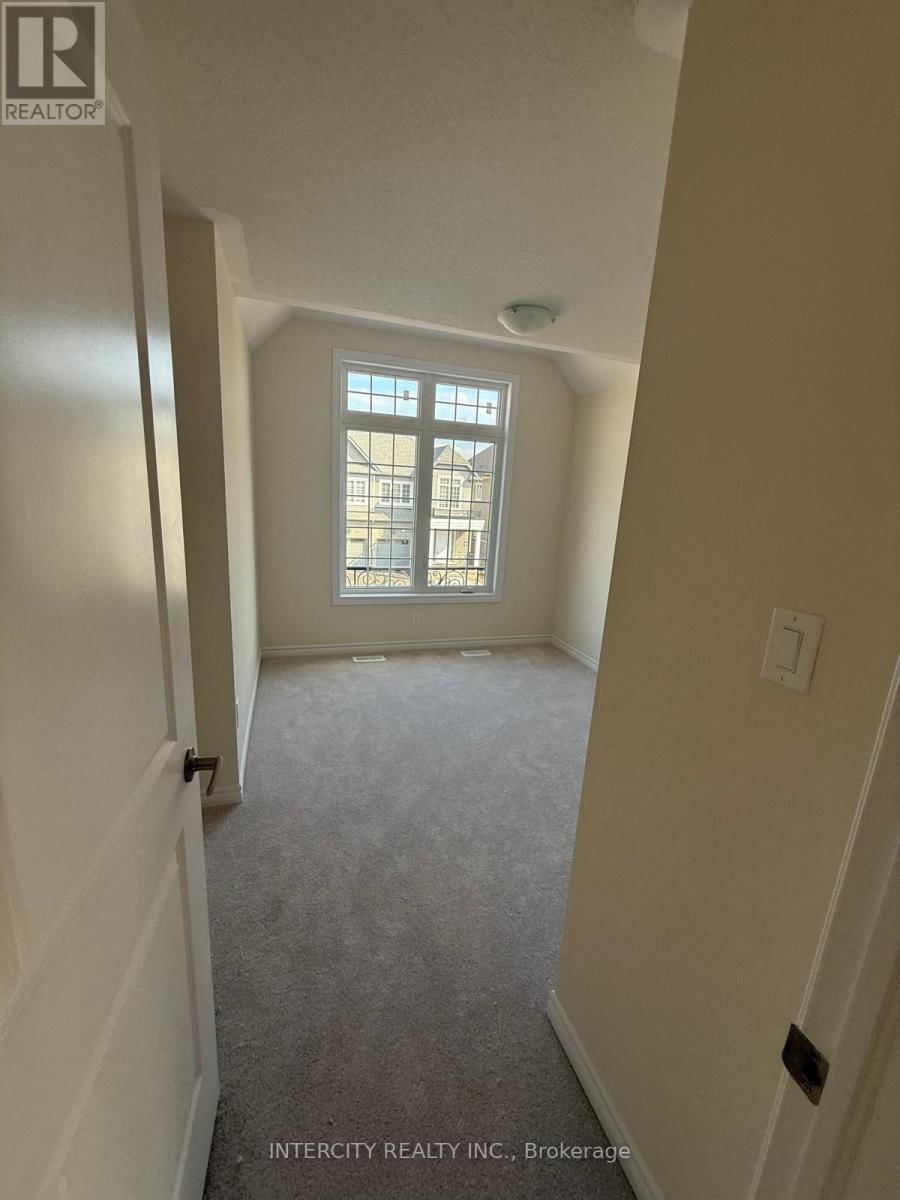 124 MOLOZZI STREET Image 10