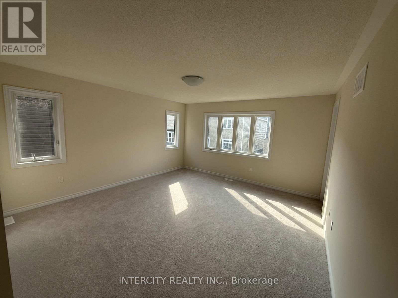 124 MOLOZZI STREET Image 11