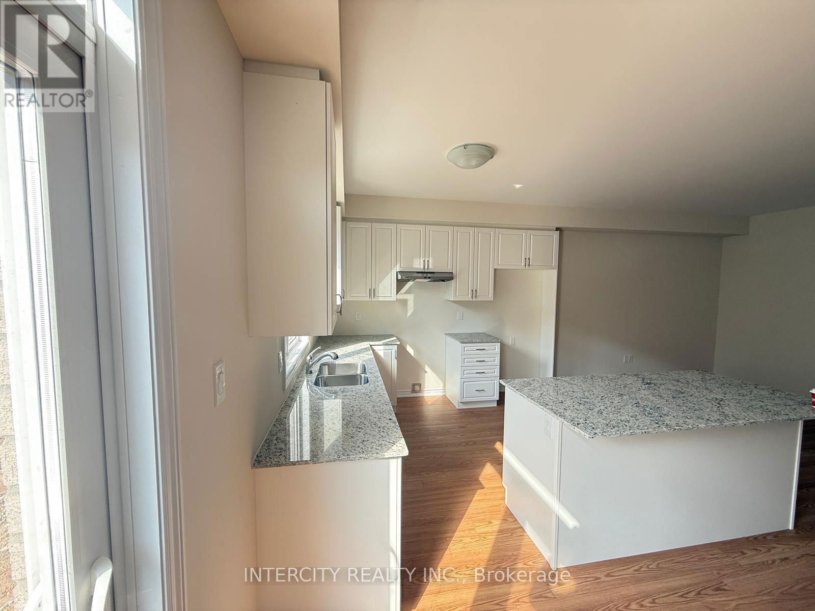 124 MOLOZZI STREET Image 7