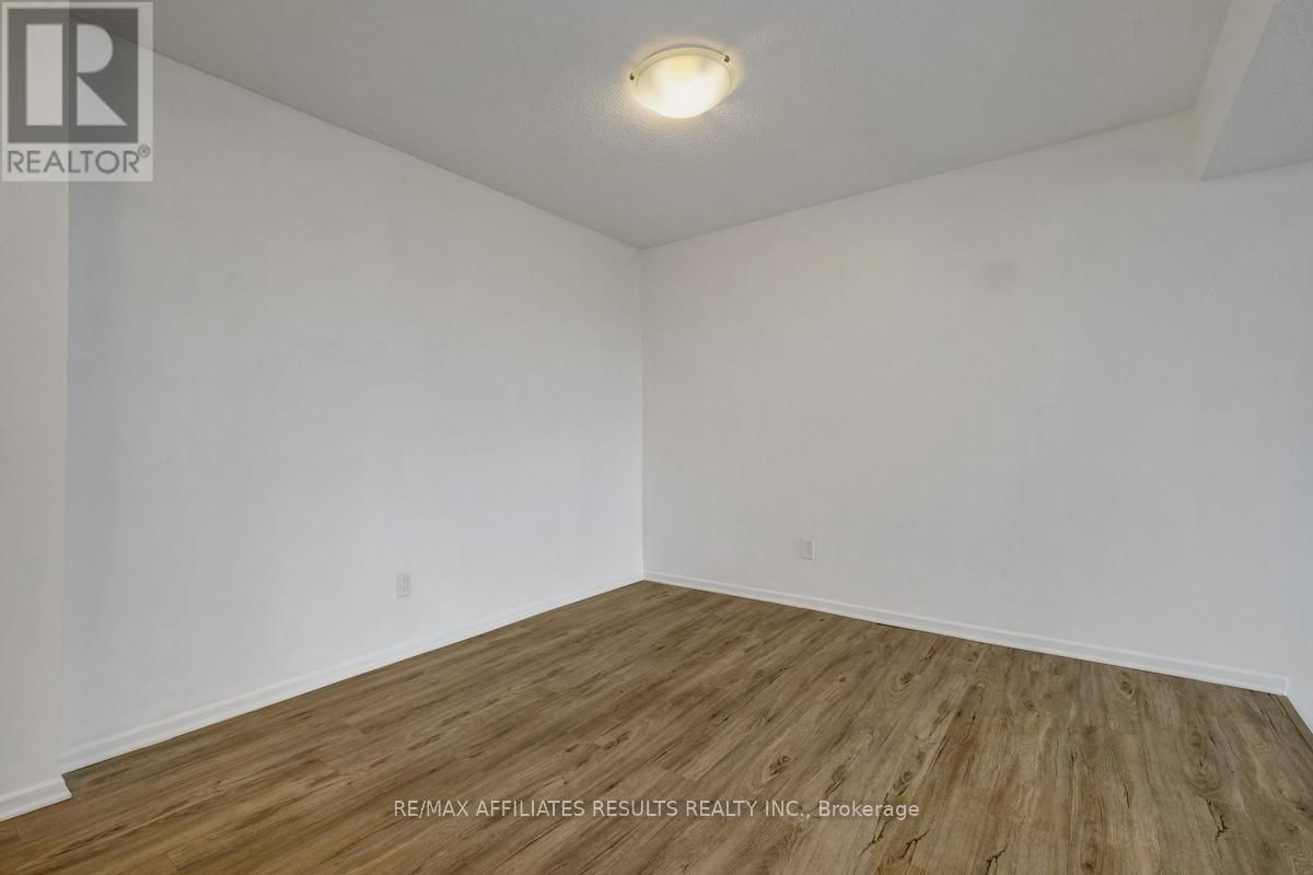 1002 - 415 GREENVIEW AVENUE Image 16