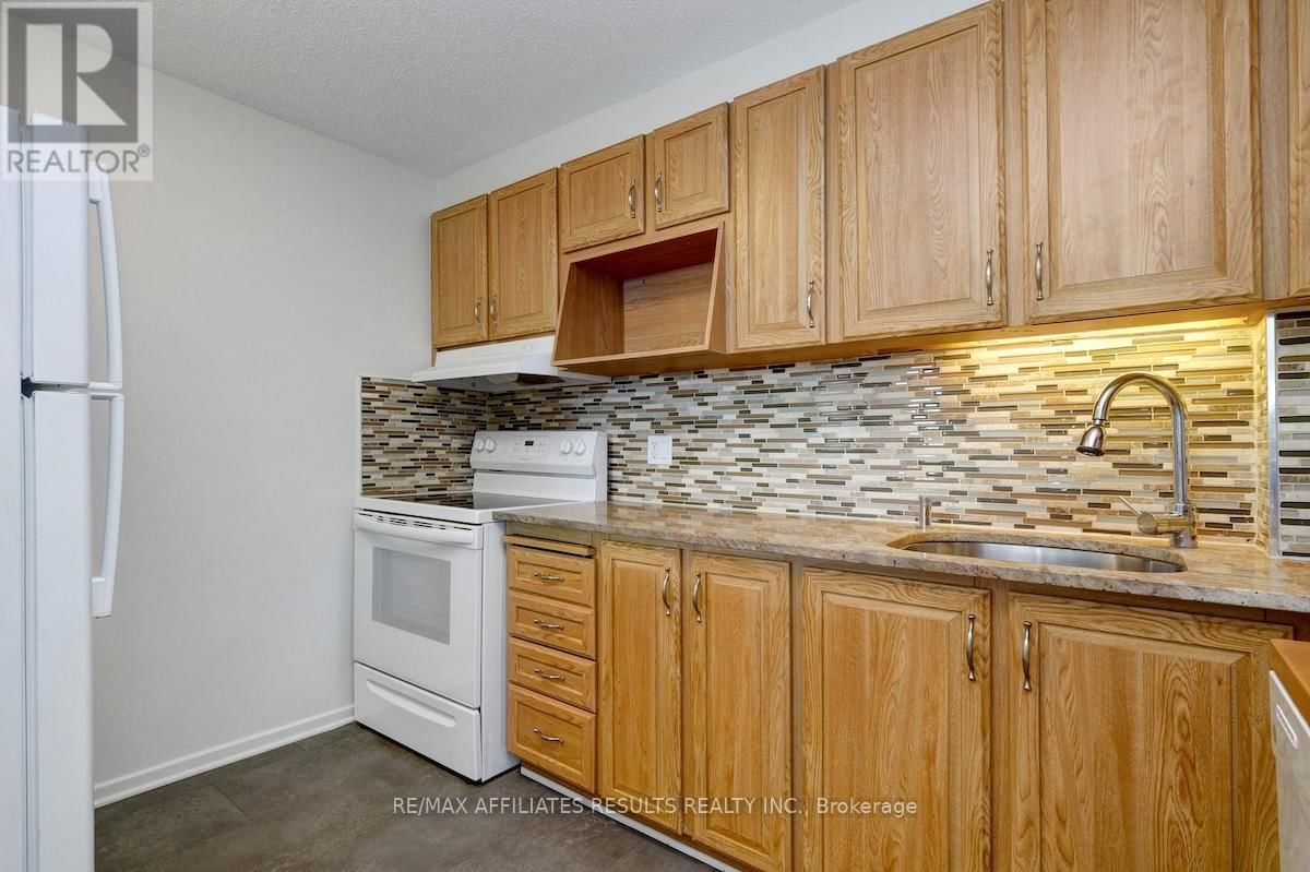 1002 - 415 GREENVIEW AVENUE Image 17