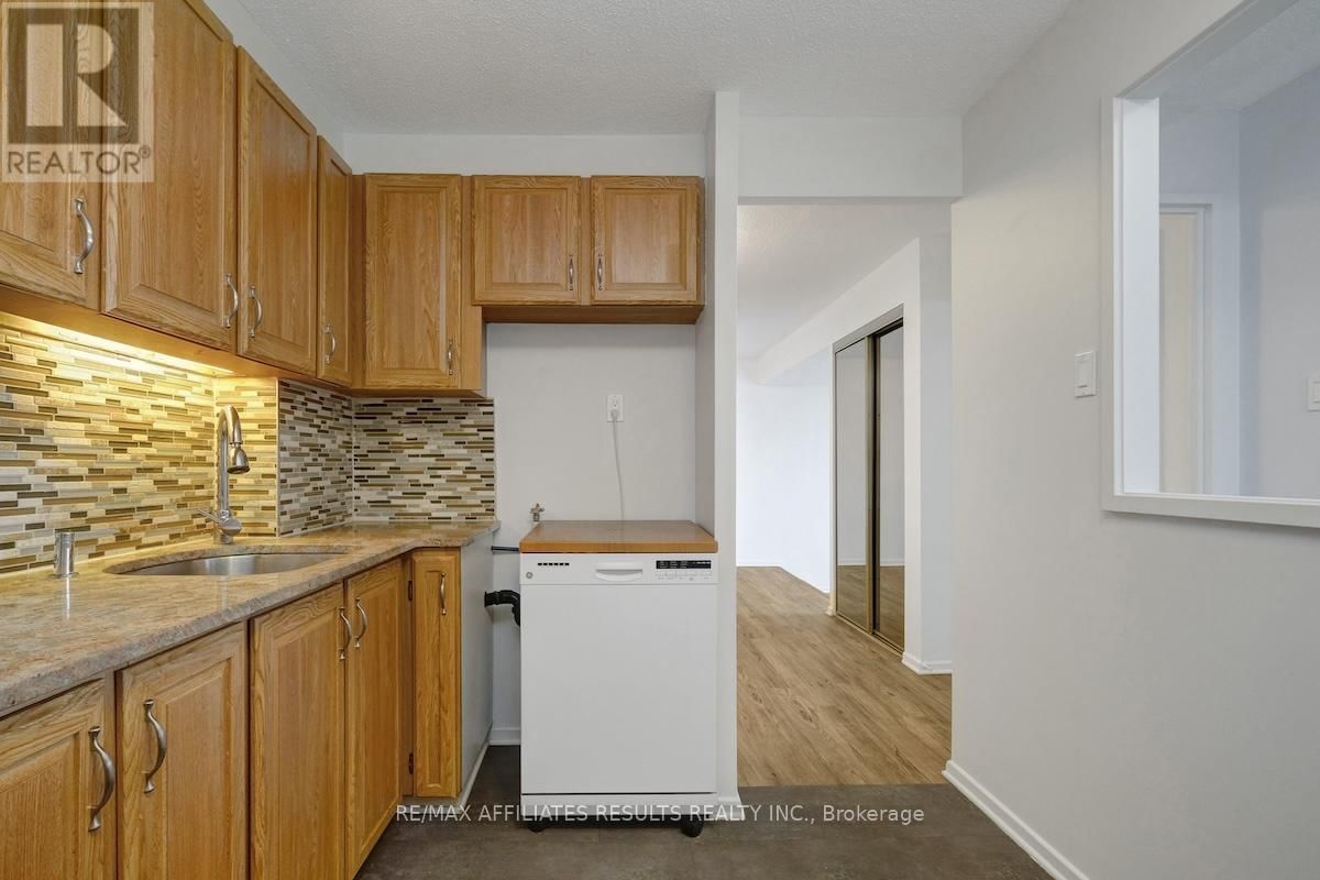1002 - 415 GREENVIEW AVENUE Image 18
