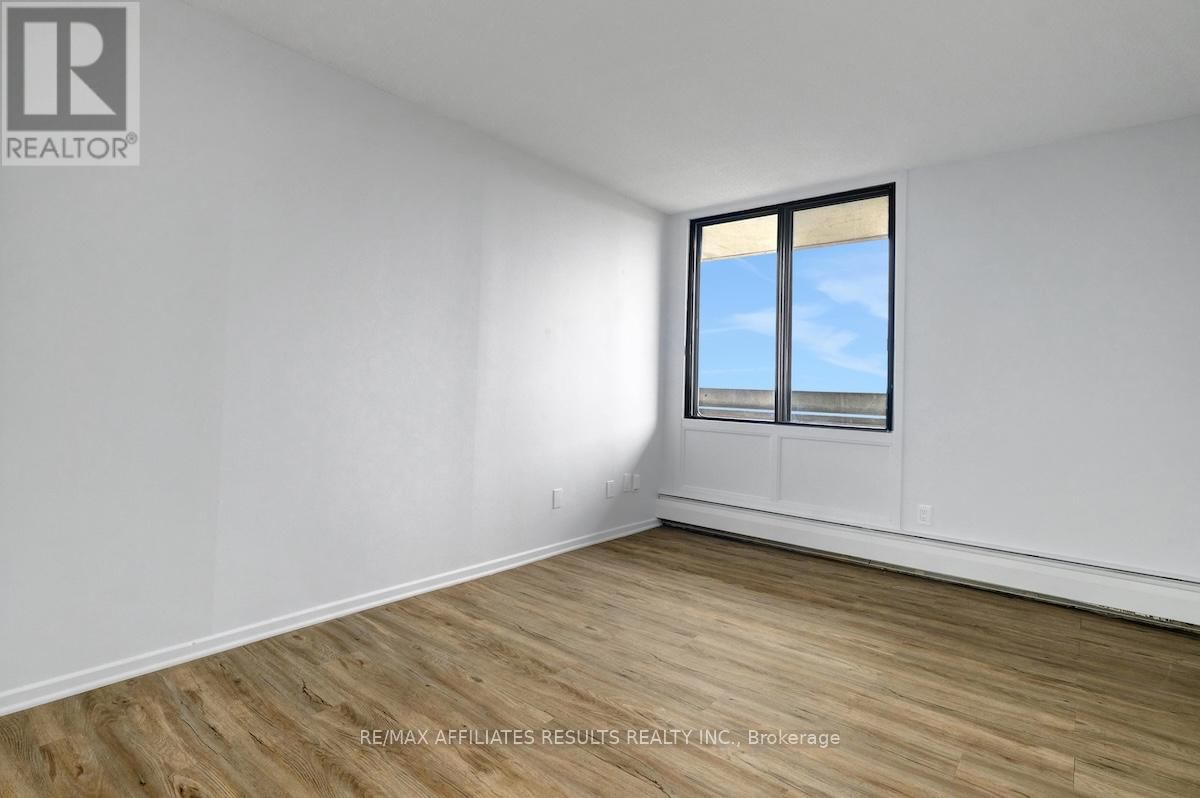 1002 - 415 GREENVIEW AVENUE Image 23