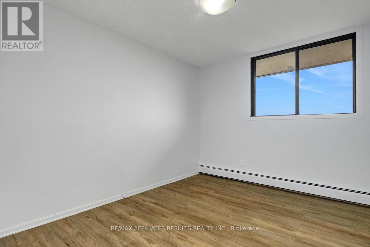 1002 - 415 GREENVIEW AVENUE Image 27