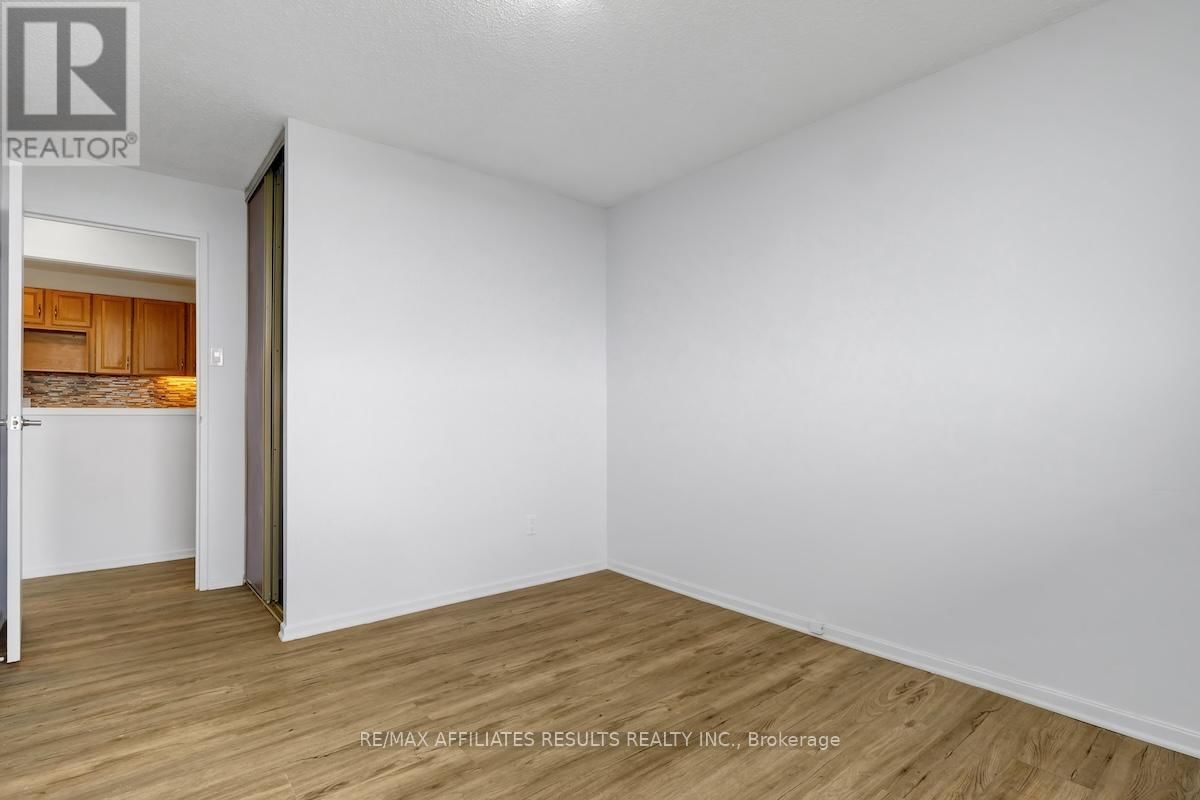 1002 - 415 GREENVIEW AVENUE Image 28