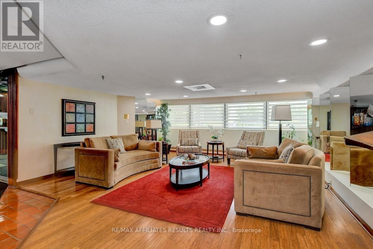 1002 - 415 GREENVIEW AVENUE Image 4