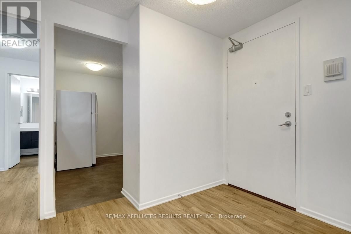 1002 - 415 GREENVIEW AVENUE Image 7