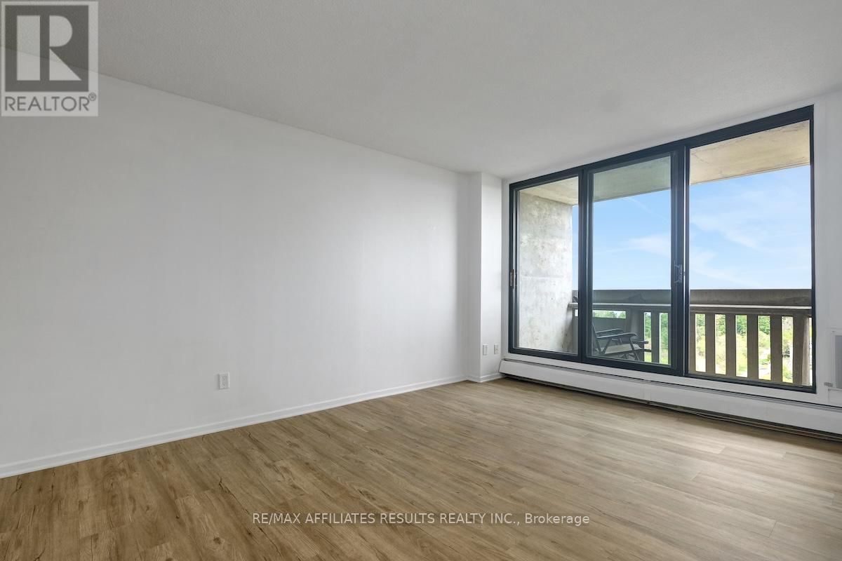 1002 - 415 GREENVIEW AVENUE Image 9