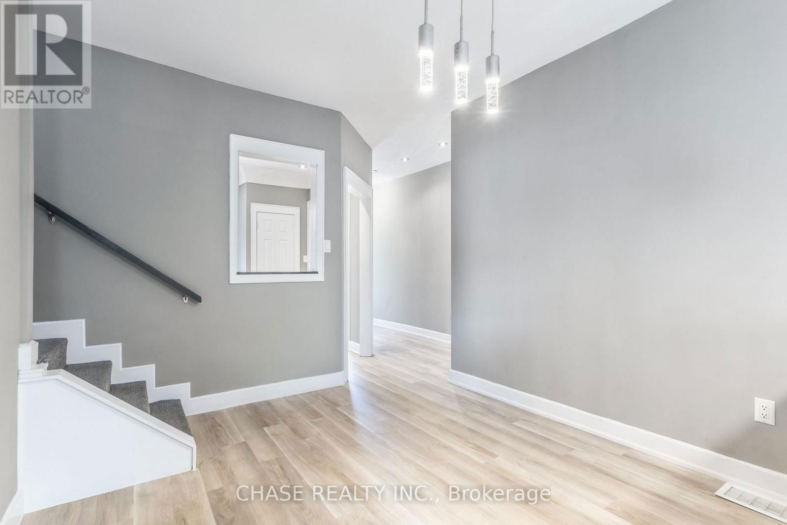 86 SMITH AVENUE Image 10
