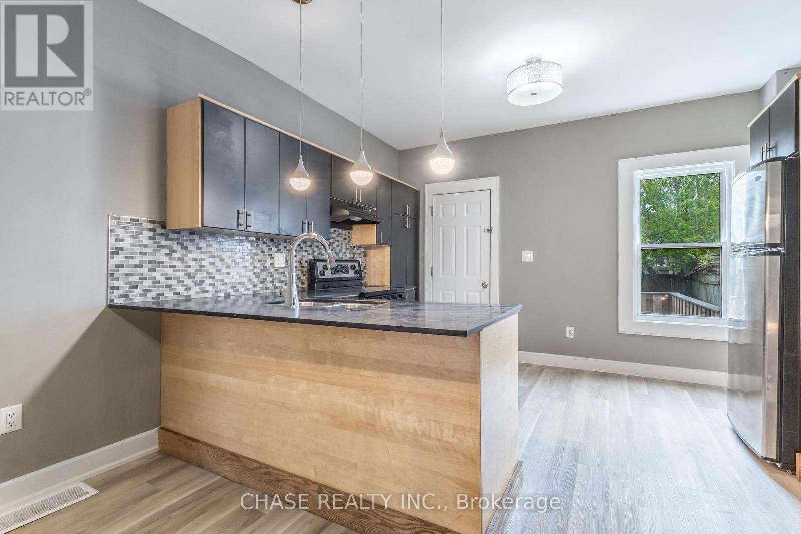 86 SMITH AVENUE Image 12