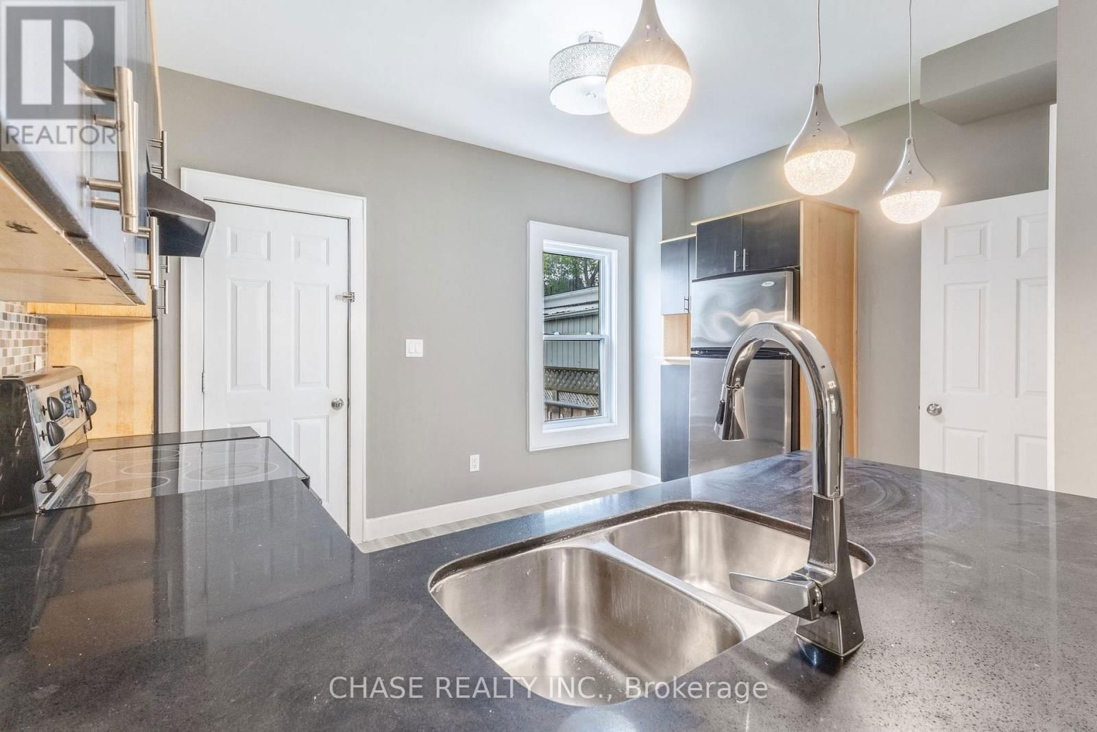 86 SMITH AVENUE Image 13