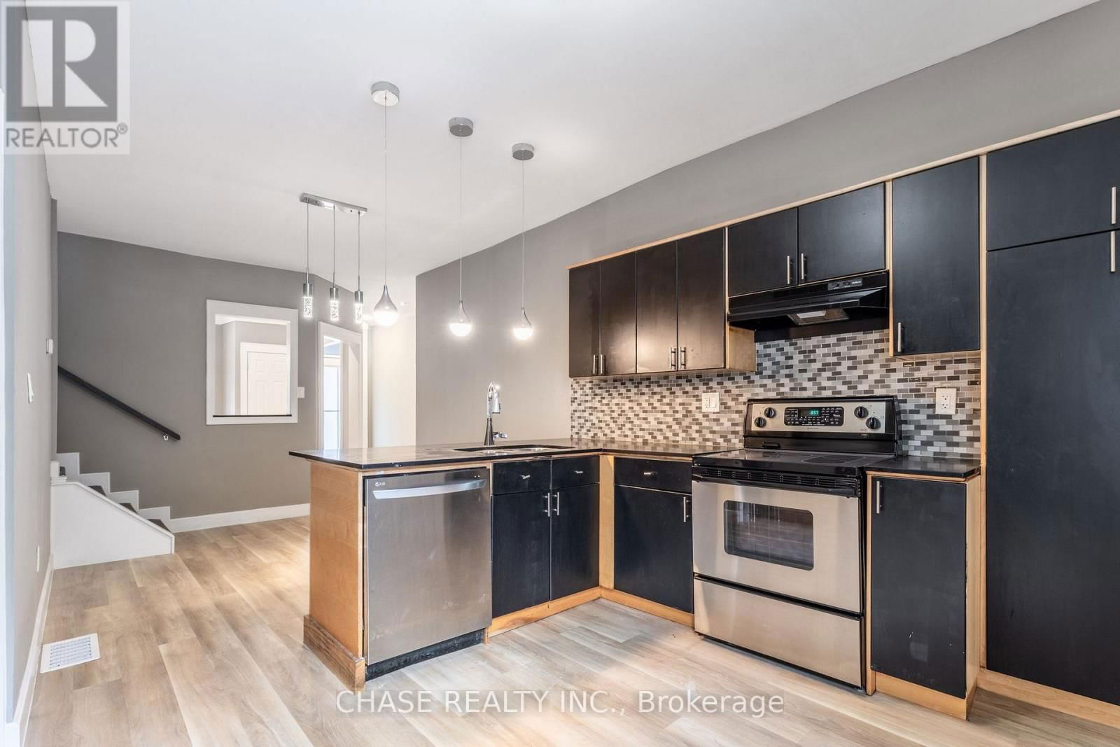 86 SMITH AVENUE Image 14