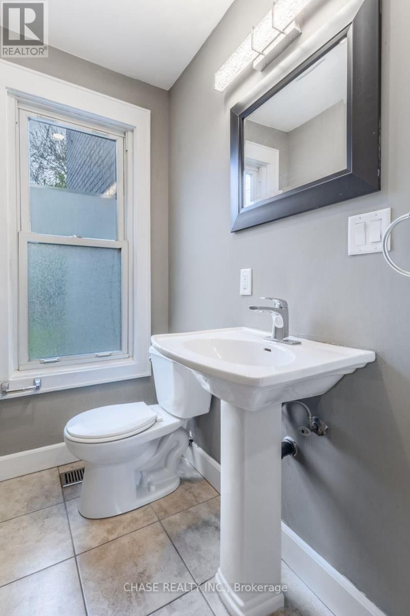 86 SMITH AVENUE Image 17