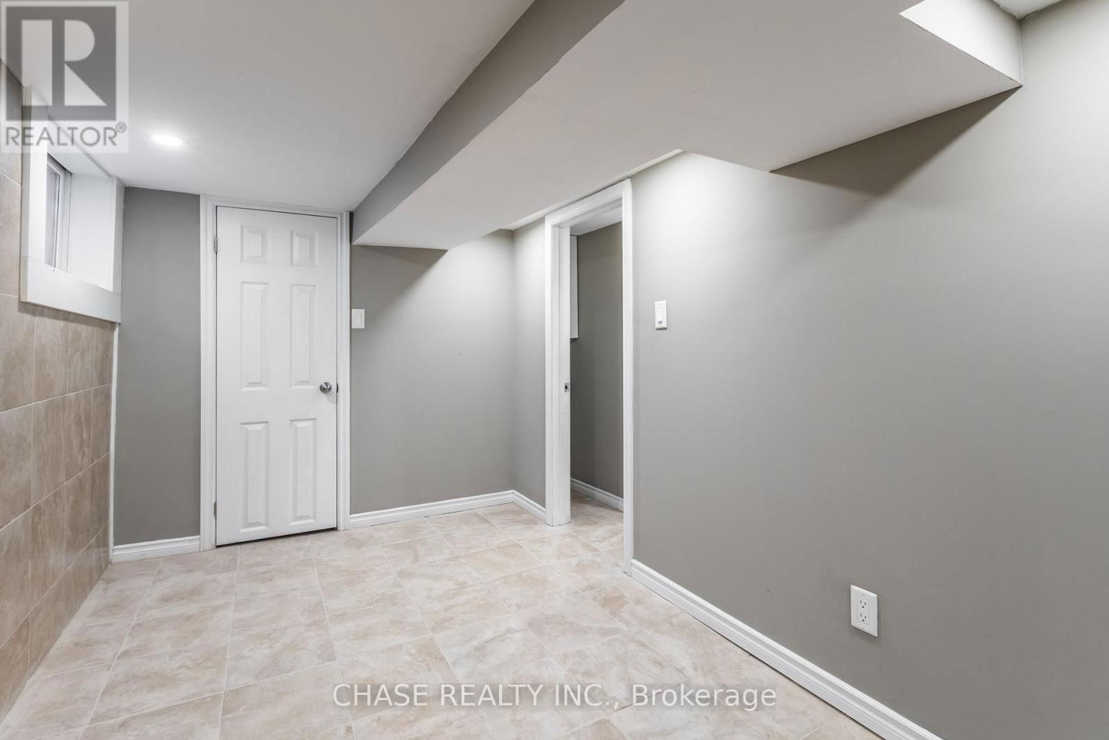 86 SMITH AVENUE Image 30