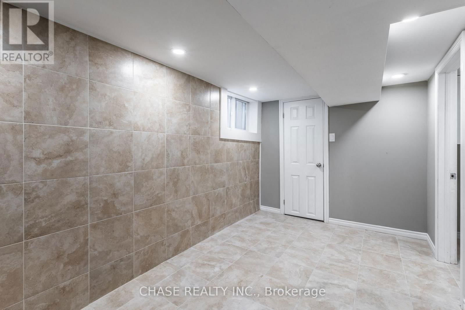 86 SMITH AVENUE Image 31