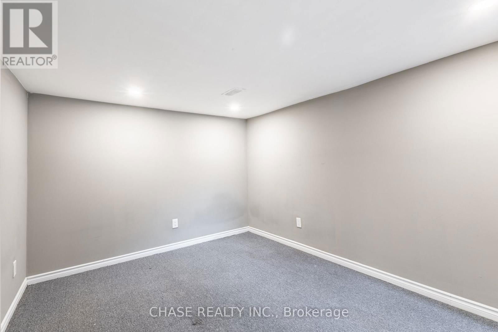 86 SMITH AVENUE Image 32