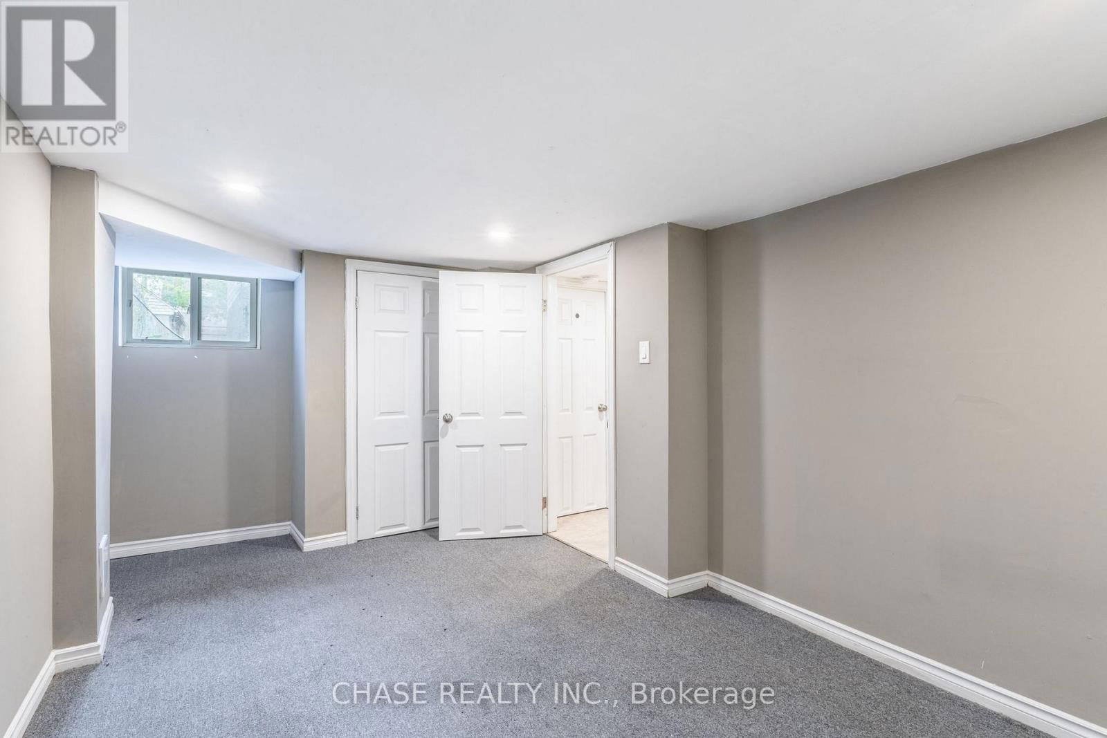 86 SMITH AVENUE Image 33