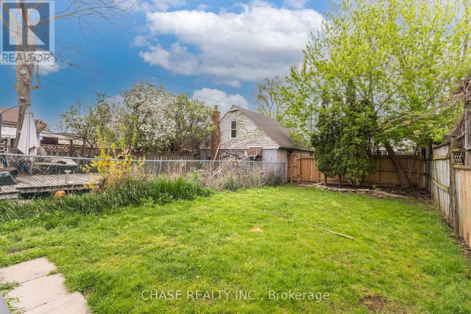 86 SMITH AVENUE Image 41