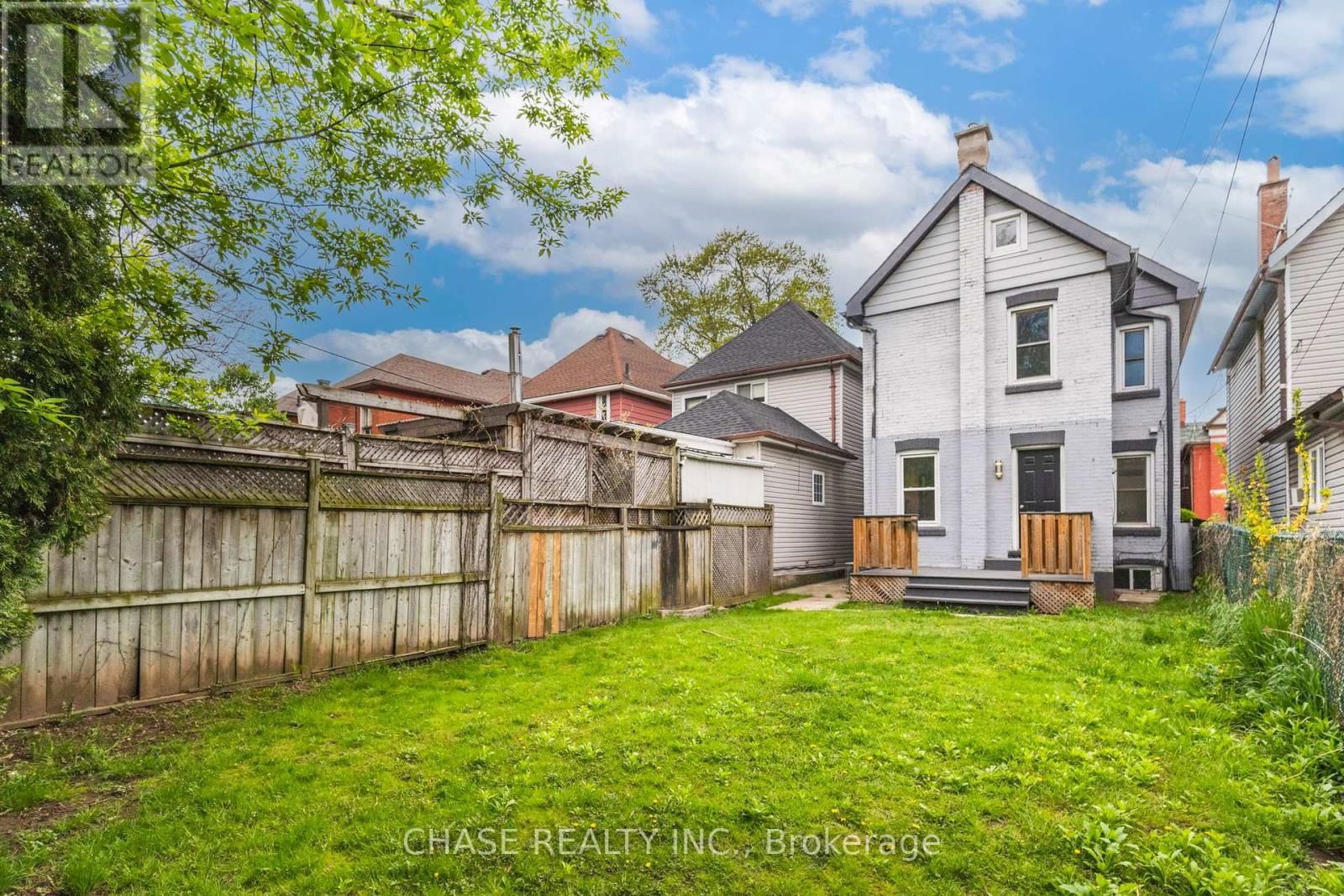 86 SMITH AVENUE Image 44